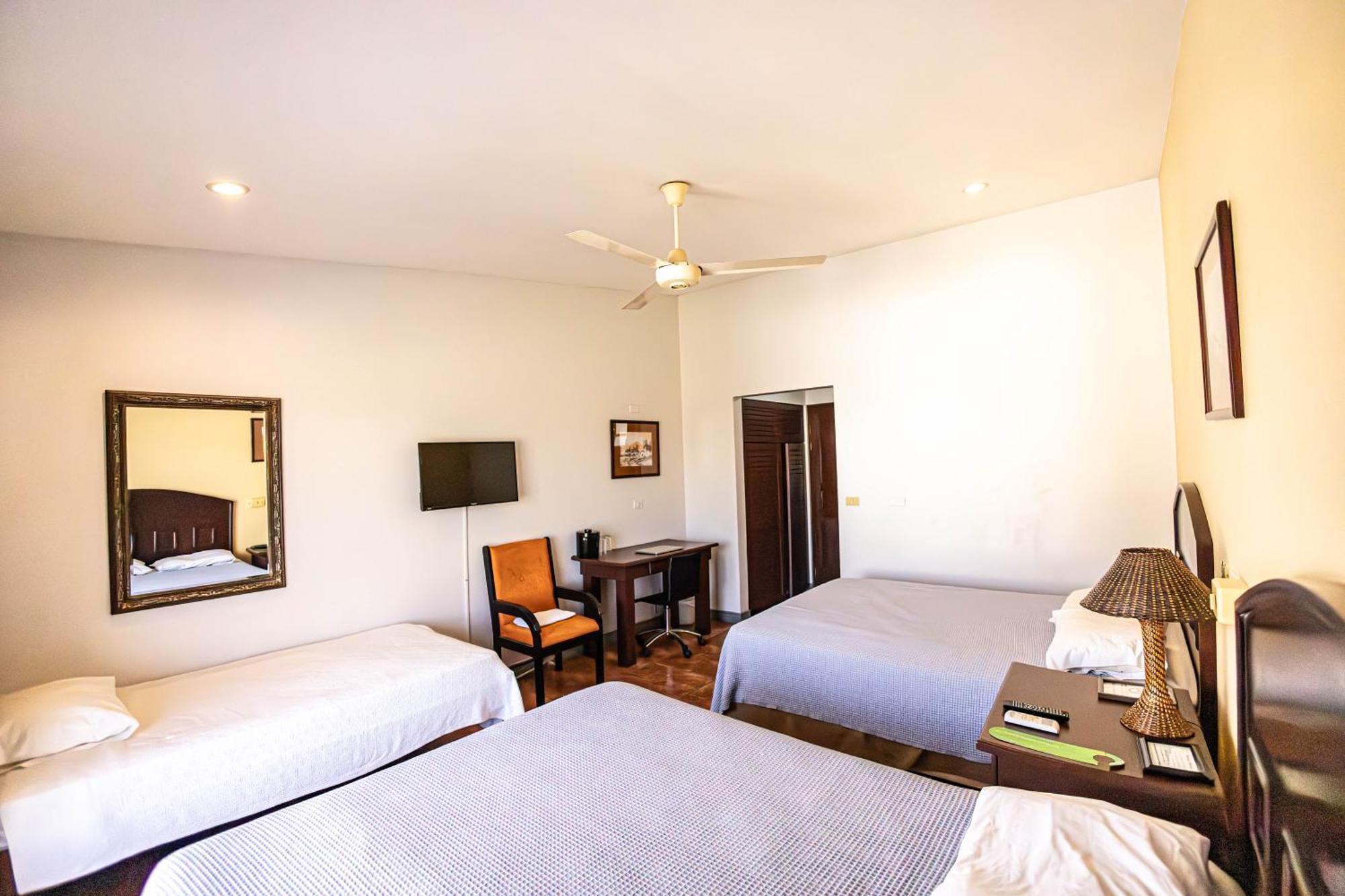 Hotel Cana Brava Inn Cañas エクステリア 写真
