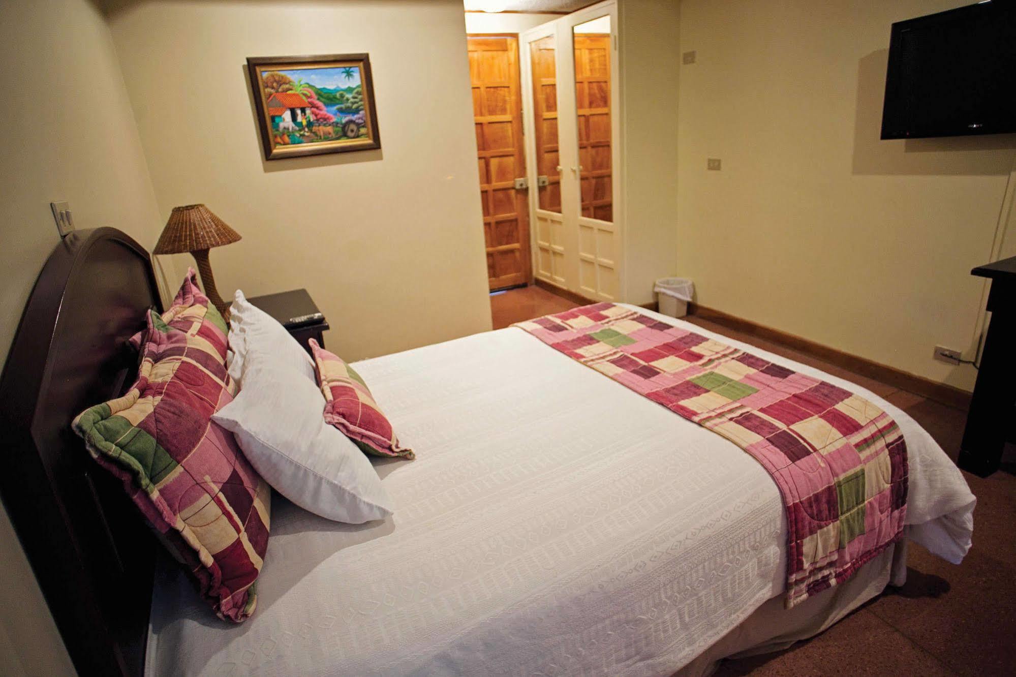 Hotel Cana Brava Inn Cañas エクステリア 写真