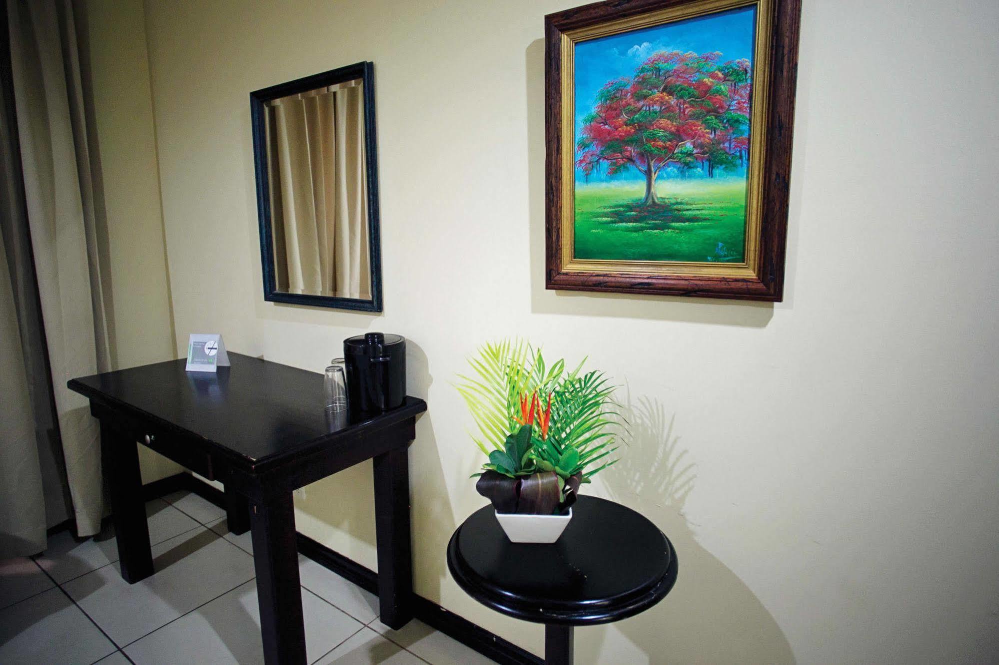 Hotel Cana Brava Inn Cañas エクステリア 写真